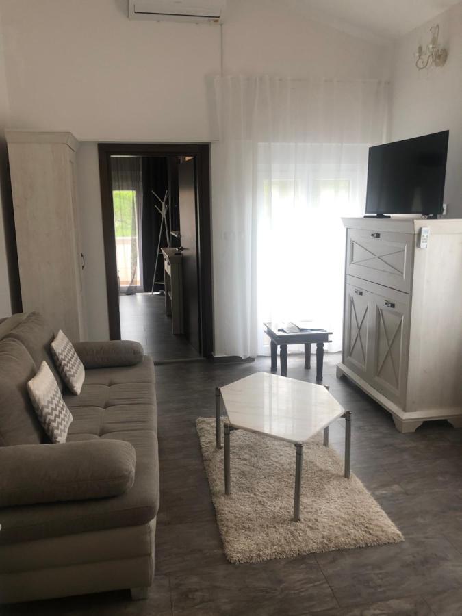 Grey Pearl With Free Ev Ch-Station Apartment Valbandon Exterior photo